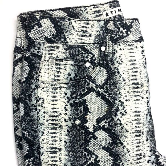 TINSELTOWN 7 Black & White Snakeskin Stretch High-Waisted Jeans - Picture 2 of 10